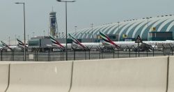 Vols depuis les Émirats: inquiétude et confusion parmi les passagers