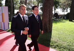 Sommet sur le cinéma: Macron appelle à «reprendre le contrôle» sur l'IA