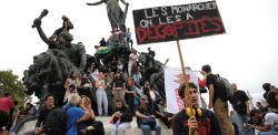 Des milliers de manifestants à Paris, Zemmour critique le RN