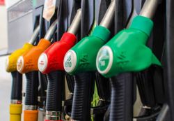 Frappes sur l’Iran: files d’attente devant les stations‑service au Liban, les responsables rassurent