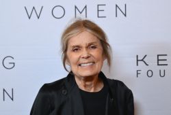 La journaliste américaine Gloria Steinem, figure majeure du féminisme, est décédée à 92 ans