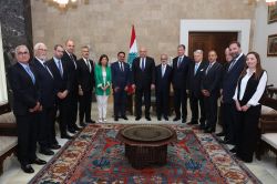Joseph Aoun défend le choix des négociations pour «protéger le Liban»