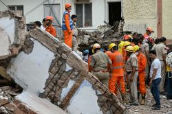 Inde: les recherches continuent après l'effondrement meurtrier d'un immeuble