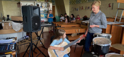 À Borodianka, les enfants chantent pour contrer l’oppression