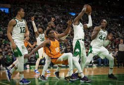 NBA: LeBron James ramène les Lakers à l'équilibre, soirée record pour Jaylen Brown