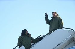 Le vice-président américain débarque au Groenland, Trump insiste sur son intérêt