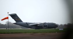 Le pont aérien, l'artère vitale liant les arsenaux