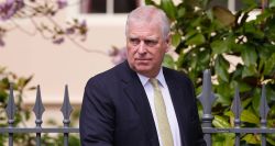 Le prince Andrew, l’éternel fardeau de la monarchie britannique, déchu de ses titres