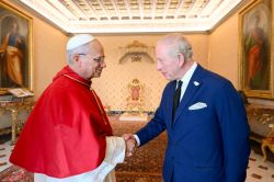 Le roi Charles III reçu au Vatican avant une prière historique avec le pape