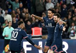 Le PSG sacré sans effusions, débordements à Lyon et Saint-Etienne