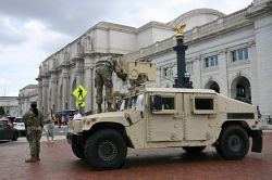 Les 800 gardes nationaux de Trump sont déployés à Washington pour «nettoyer» la ville