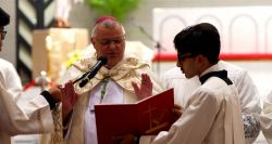 Prière pour la paix à la cathédrale Notre-Dame d'Arabie à Bahreïn