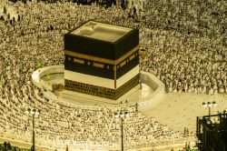 Plus d'un million de pèlerins musulmans entament le hajj sous un soleil de plomb