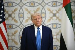 Washington et Téhéran se rapprochent d’un accord, dit Trump dans le Golfe