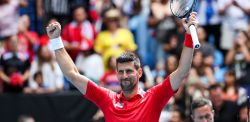 Tennis/United Cup: Djokovic gagne mais souffre du poignet