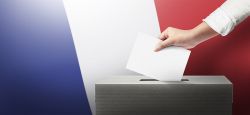 Législatives anticipées en France: quels enjeux?