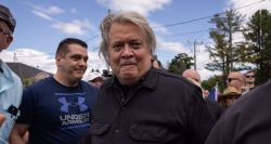 L'ex-conseiller populiste de Trump, Steve Bannon, libéré de prison