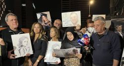 Après la visite papale, les familles des victimes du port ravivent leur appel