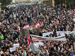 Militaires, enseignants, citoyens… contre un État qui les abandonne