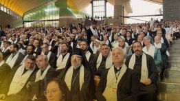 Fidèles et clergé se rassemblent à Harissa avant l’arrivée du pape Léon XIV
