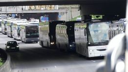 À Paris, les routiers bloquent face à la hausse des carburants