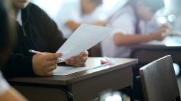 Parents et autorités éducatives: des visions divergentes sur les examens