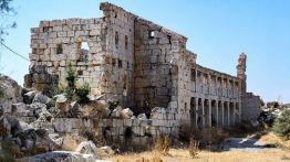 En Syrie, la guerre a laissé ses traces au monastère de Saint Siméon
