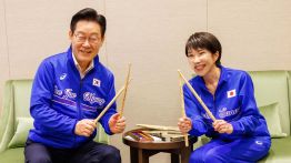 Les dirigeants japonais et sud-coréen se mettent au diapason en jouant de la K-pop