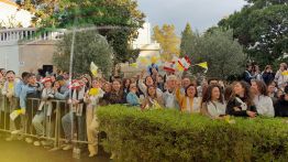 Jal El Dib en attente : le Pape Léon XIV arrive à l’Hôpital de la Croix