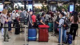 Éruption de l’Anak Krakatoa: des milliers de passagers bloqués