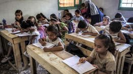 Gaza: des palettes transformées en pupitres