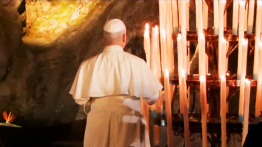 Léon XIV à Lourdes: une nuit illuminée par la foi