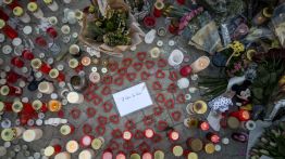 Crans-Montana : fleurs et bougies en hommage aux victimes