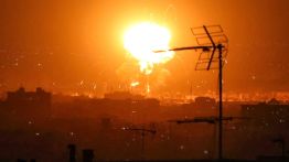 Téhéran en flammes: frappes sur des dépôts pétroliers