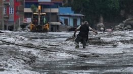 Népal: une crue dévastatrice fait des centaines de victimes
