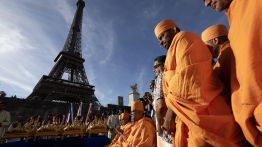 Visite d'un groupe hindou à la tour Eiffel: le monument rouvre après une grève