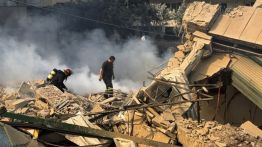 Liban: déplacements massifs et frappes continues