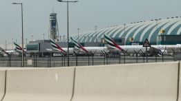 Vols depuis les Émirats: inquiétude et confusion parmi les passagers