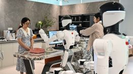 En Chine, les robots ménagers à IA entrent dans les foyers