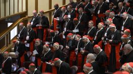 Les cardinaux arrivent au Vatican pour la douzième réunion de la congrégation