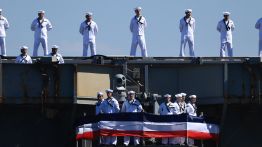 Onze mois de déploiement: le porte-avions Abraham Lincoln est de retour