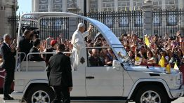 Le pape Léon XIV clôt son étape madrilène avant Barcelone