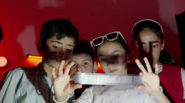 Turquie: des enfants s’initient à la photographie argentique