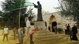 L’attrait du tombeau de Saint Charbel pour les pèlerins