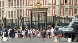 Trump et Macron à Versailles: portes closes, touristes déçus