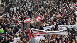 Militaires, enseignants, citoyens… contre un État qui les abandonne