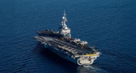 Ormuz: le porte-avions français Charles-De-Gaulle prépositionné dans la région