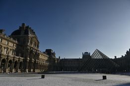 France: la sécurité du Louvre a été négligée, déplore une commission parlementaire