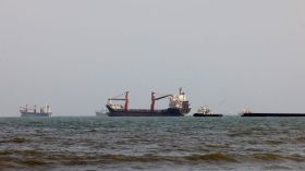 Deux pétroliers percutent des mines dans le détroit d'Ormuz 