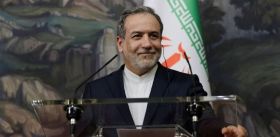Le chef de la diplomatie iranienne part à Genève pour les pourparlers avec les États-Unis.